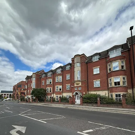 Modern 2 Bed Flat & Parking - Centre * York