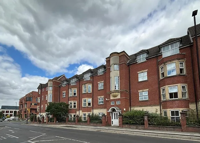 Modern 2 Bed Flat & Parking - Centre * York