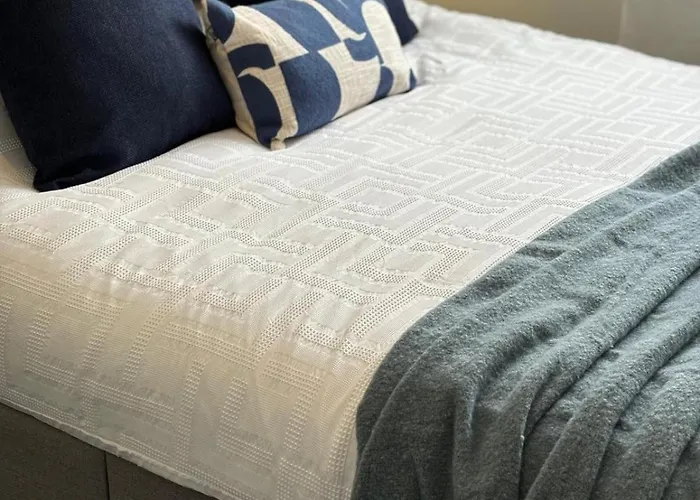 Apartament Modern 2 Bed Flat & Parking - Centre