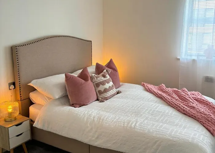 Modern 2 Bed Flat & Parking - Centre York