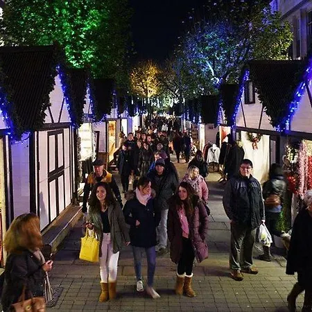 Modern 2 Bed Flat & Parking - Centre * يورك