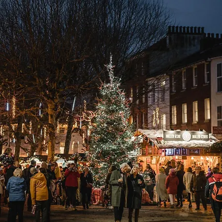 Modern 2 Bed Flat & Parking - Centre * يورك