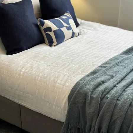 شقة Modern 2 Bed Flat & Parking - Centre