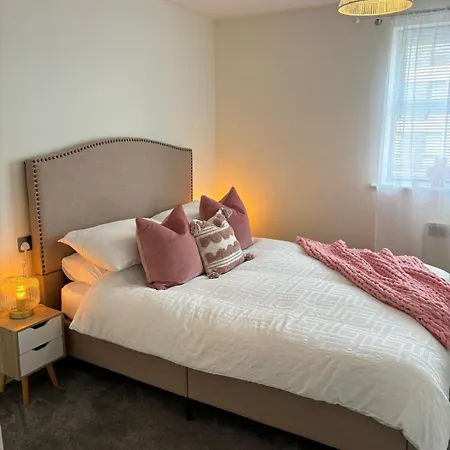 Modern 2 Bed Flat & Parking - Centre ヨーク