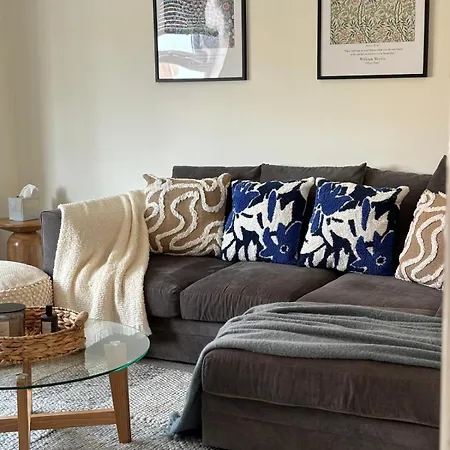 شقة Modern 2 Bed Flat & Parking - Centre